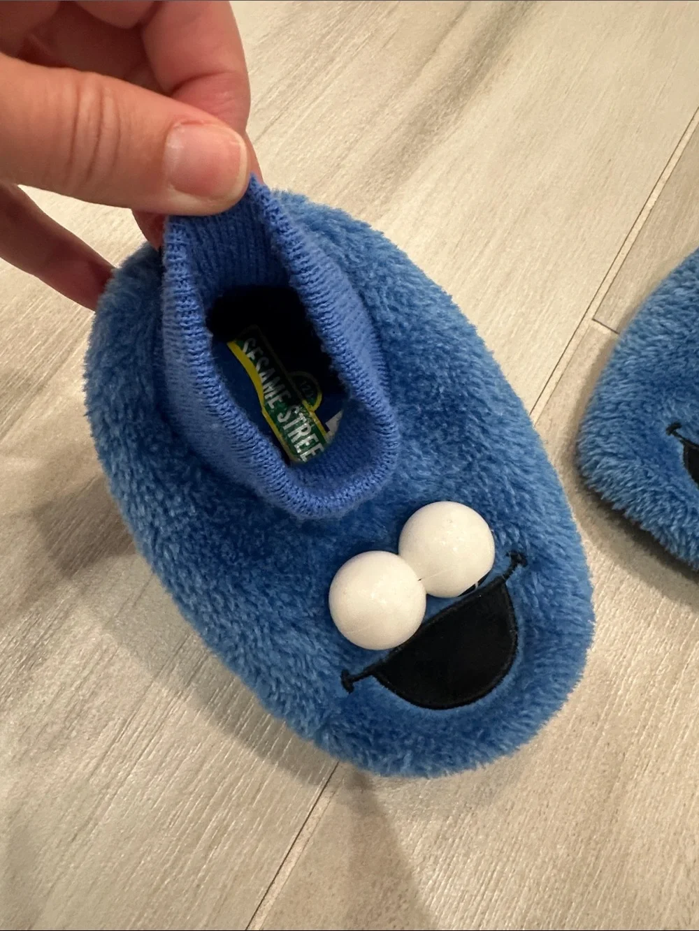 Sesame Street Toddler Size 7/8 Cookie Monster Slippers with Fun Eyes